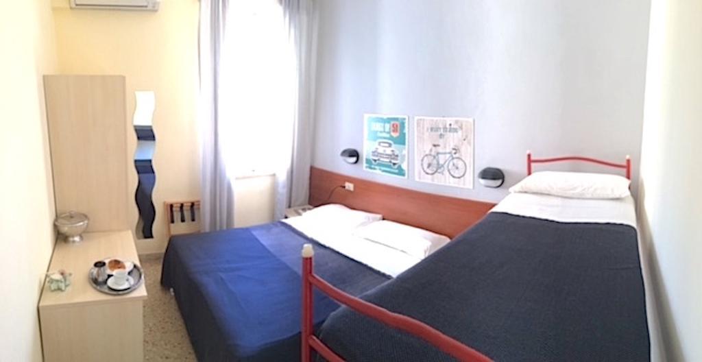 Hotel Byron Solo Per Giovani Riccione Exteriér fotografie