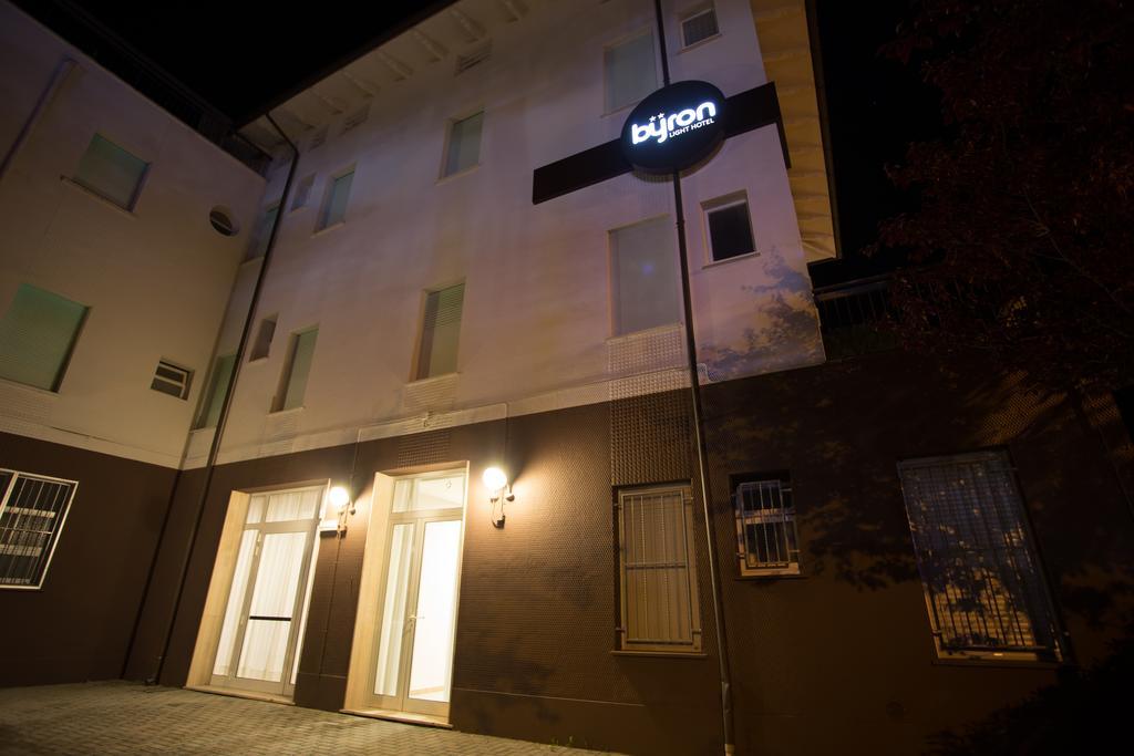 Hotel Byron Solo Per Giovani Riccione Exteriér fotografie