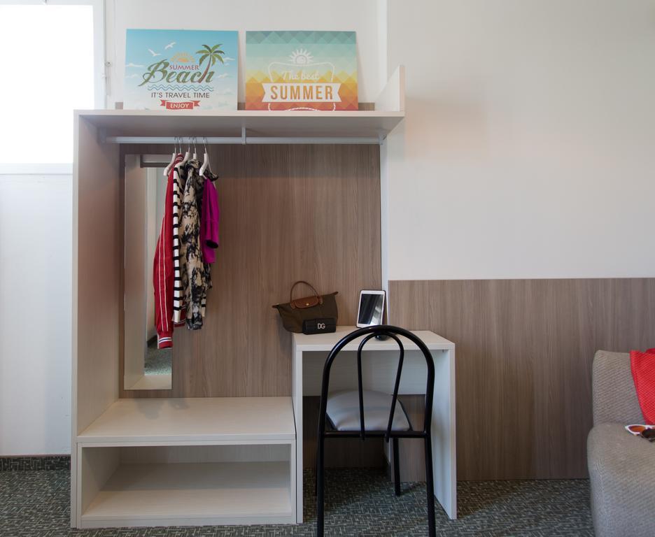 Hotel Byron Solo Per Giovani Riccione Exteriér fotografie