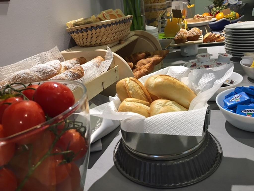 Hotel Byron Solo Per Giovani Riccione Exteriér fotografie