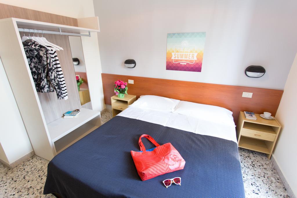 Hotel Byron Solo Per Giovani Riccione Pokoj fotografie