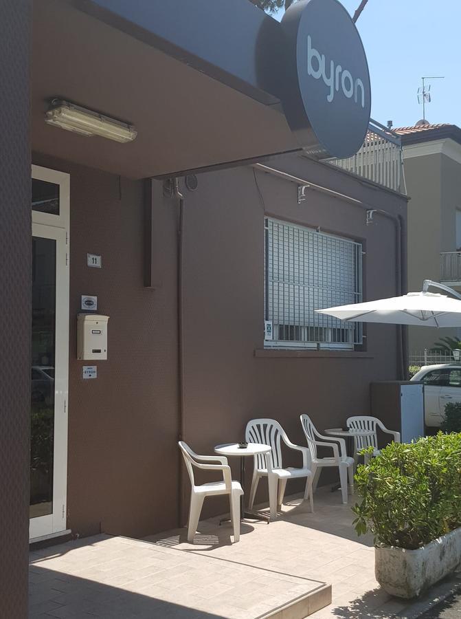Hotel Byron Solo Per Giovani Riccione Exteriér fotografie