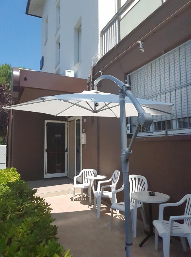 Hotel Byron Solo Per Giovani Riccione Exteriér fotografie