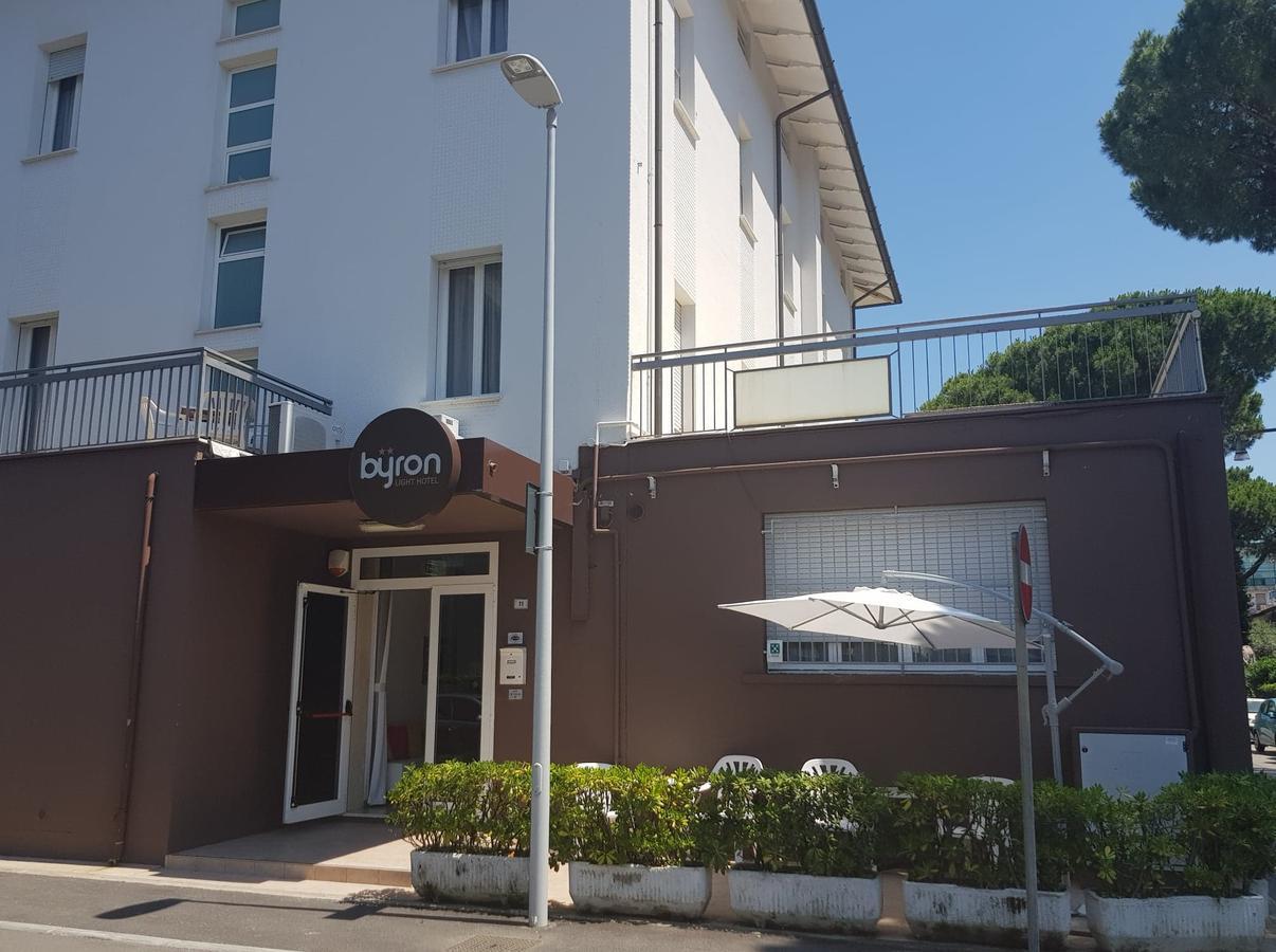 Hotel Byron Solo Per Giovani Riccione Exteriér fotografie
